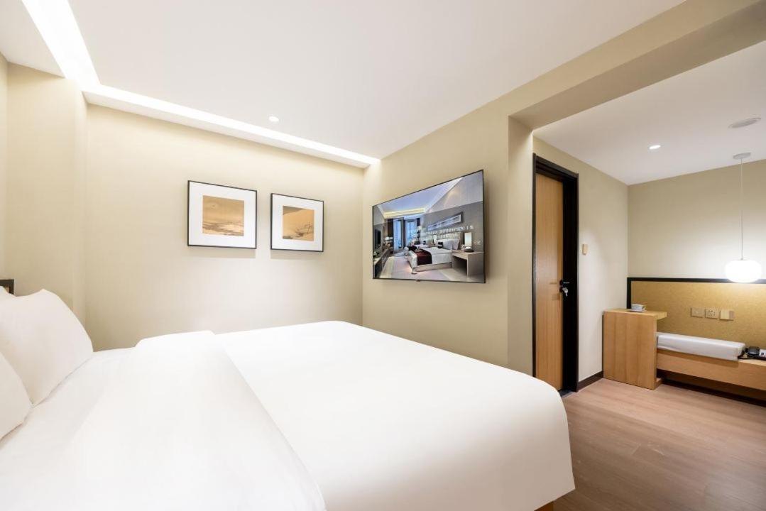 Beijing Tangfu Nanluoguxiang Wang Fu Jing Forbidden City Snack Street Hotel,1 Stop Walking To Airport Express,3 Stop To Tiananmen&Free Laundry Dry Service &Professional Free Tour Ticket Service With English Speaking Staff Екстер'єр фото