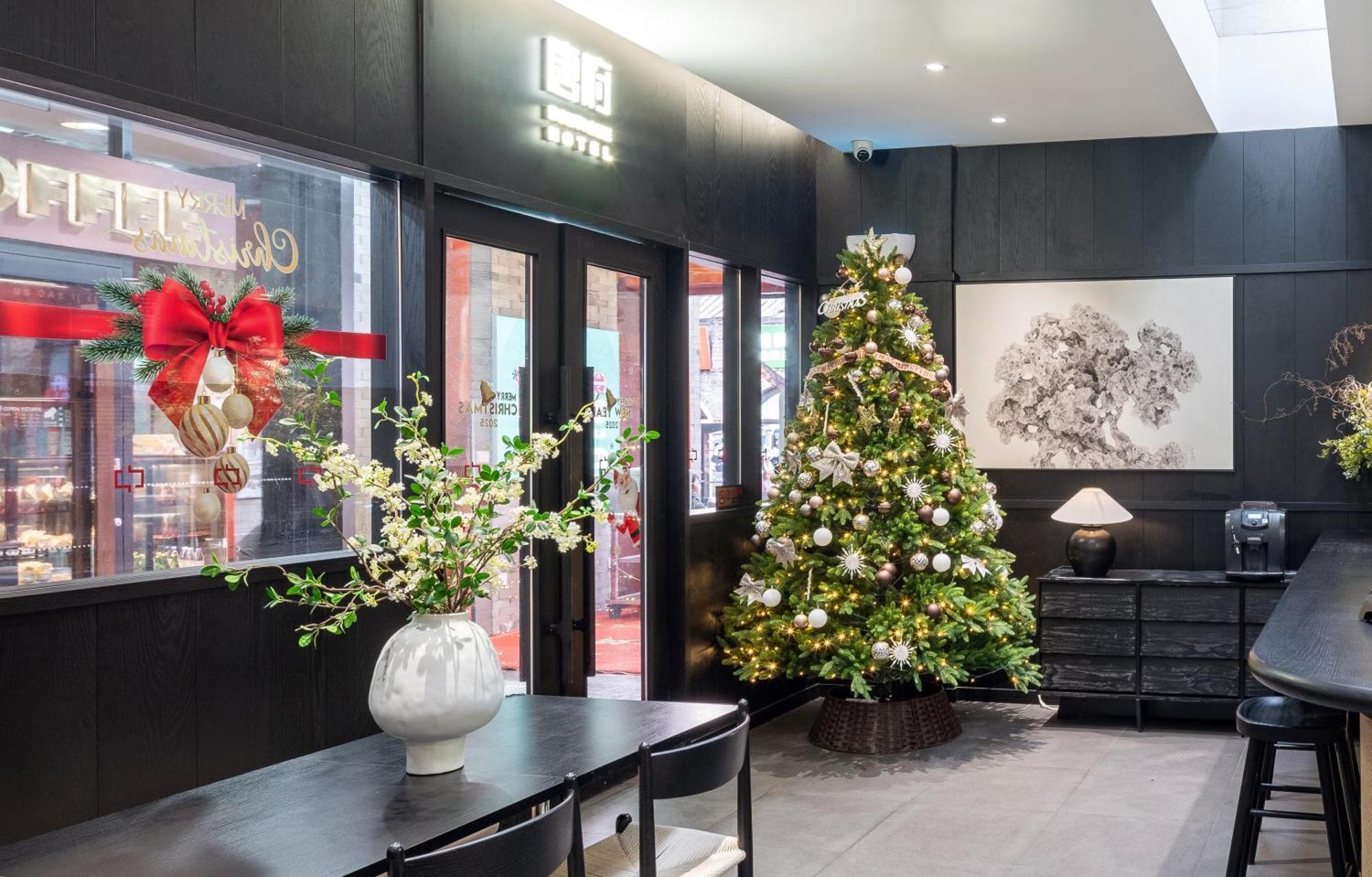 Beijing Tangfu Nanluoguxiang Wang Fu Jing Forbidden City Snack Street Hotel,1 Stop Walking To Airport Express,3 Stop To Tiananmen&Free Laundry Dry Service &Professional Free Tour Ticket Service With English Speaking Staff Екстер'єр фото