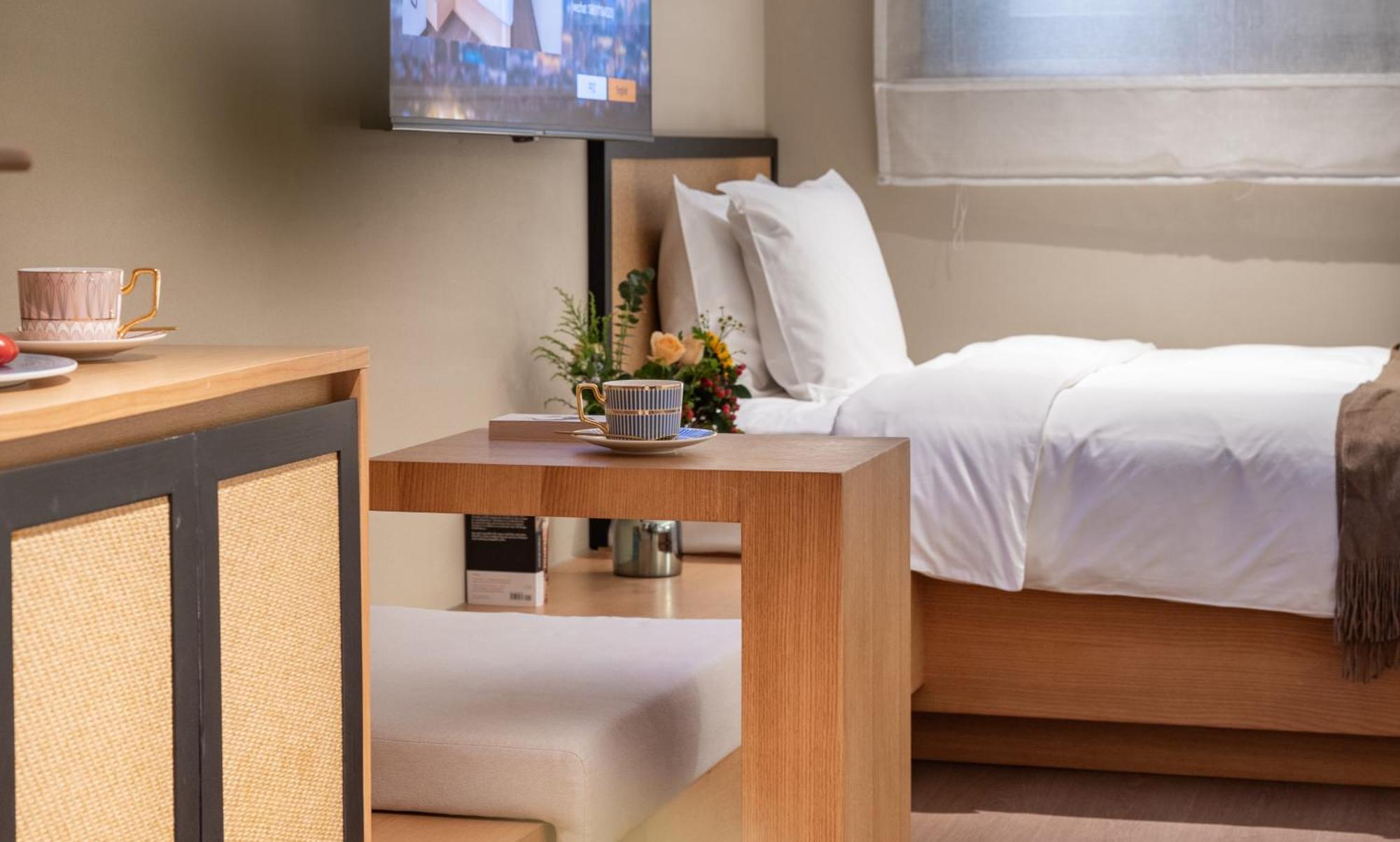 Beijing Tangfu Nanluoguxiang Wang Fu Jing Forbidden City Snack Street Hotel,1 Stop Walking To Airport Express,3 Stop To Tiananmen&Free Laundry Dry Service &Professional Free Tour Ticket Service With English Speaking Staff Екстер'єр фото